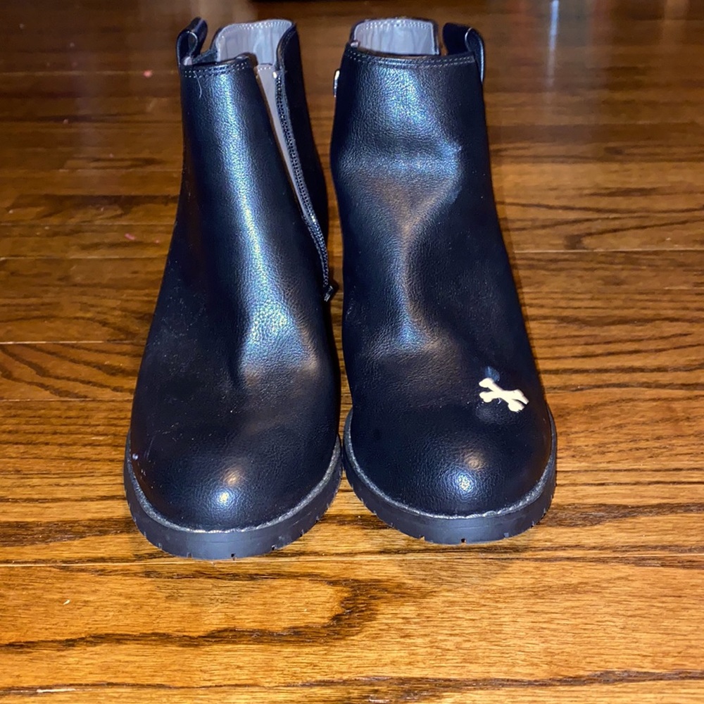 Black boots with bones